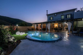 Casa Del Miele, private pool, BBQ, mountain view.